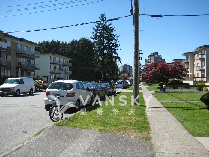 230305190842_parking on street c.JPG